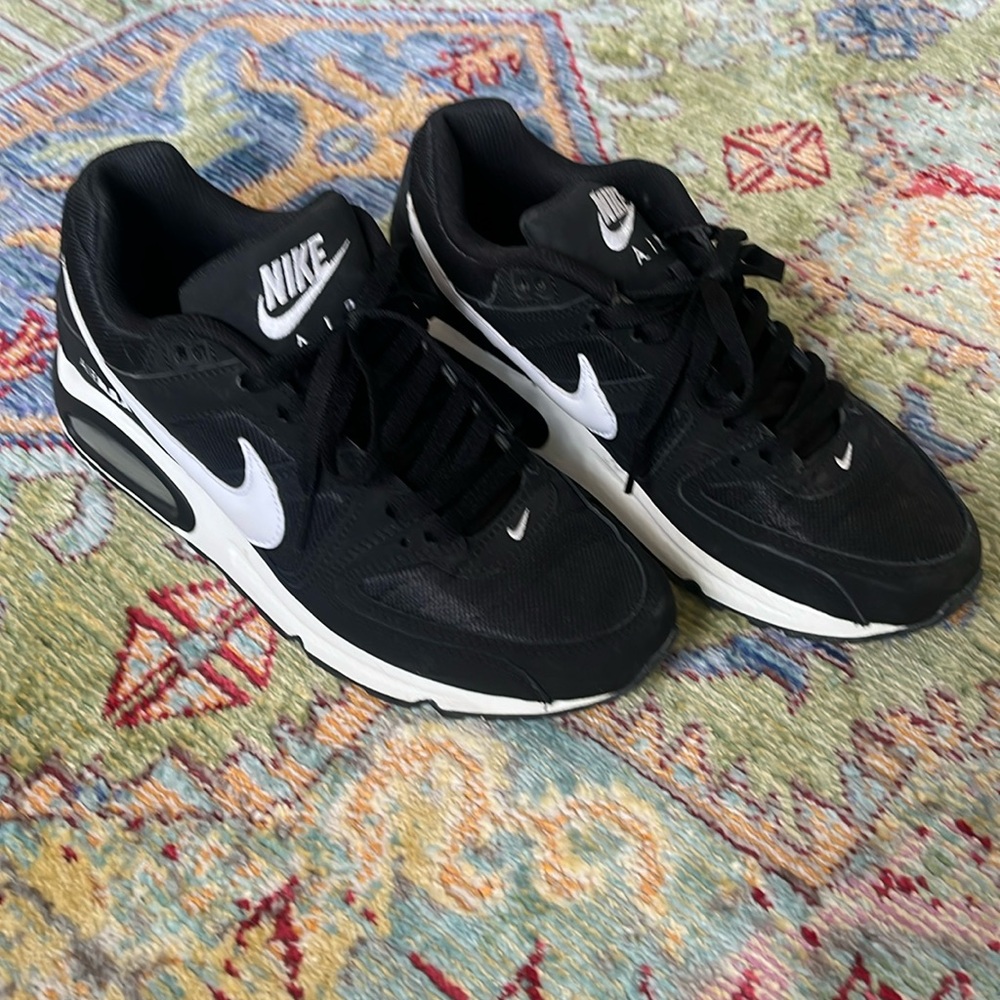 Nike AirMax Command. Size 9.5